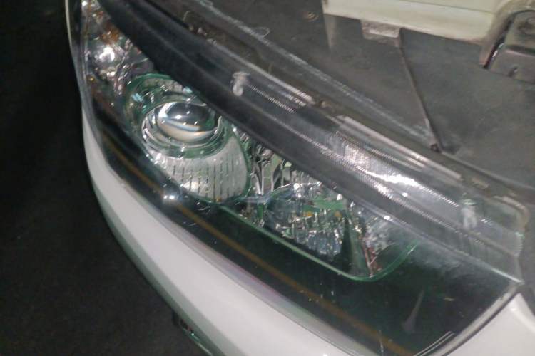 Used Chevrolet Captiva 2014 2.4L Two-Wheel Drive Urban Version 7 Seats Right Front Headlight