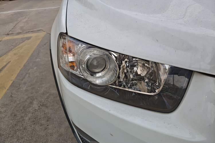 Used Chevrolet Captiva 2014 2.4L 4x4 Flagship Edition 7 Seats Right Front Headlight