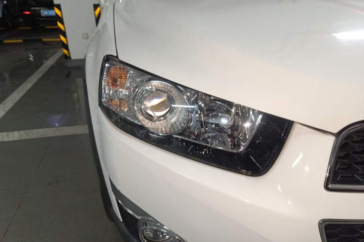 Used Chevrolet Captiva 2014 2.4L 4x4 Flagship Edition 7 Seats Right Front Headlight