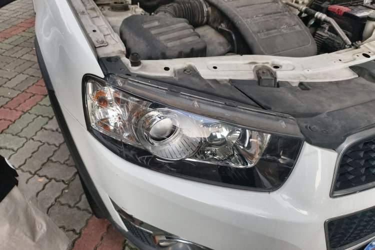 Used Chevrolet Captiva 2014 2.4L 4x4 Flagship Edition 7 Seats Right Front Headlight