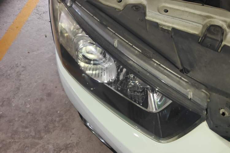 Used Chevrolet Captiva 2014 2.4L Two-Wheel Drive Urban Version 7 Seats Right Front Headlight