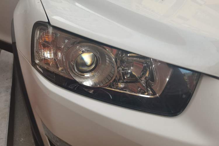 Used Chevrolet Captiva 2014 2.4L 4x4 Flagship Edition 7 Seats Right Front Headlight