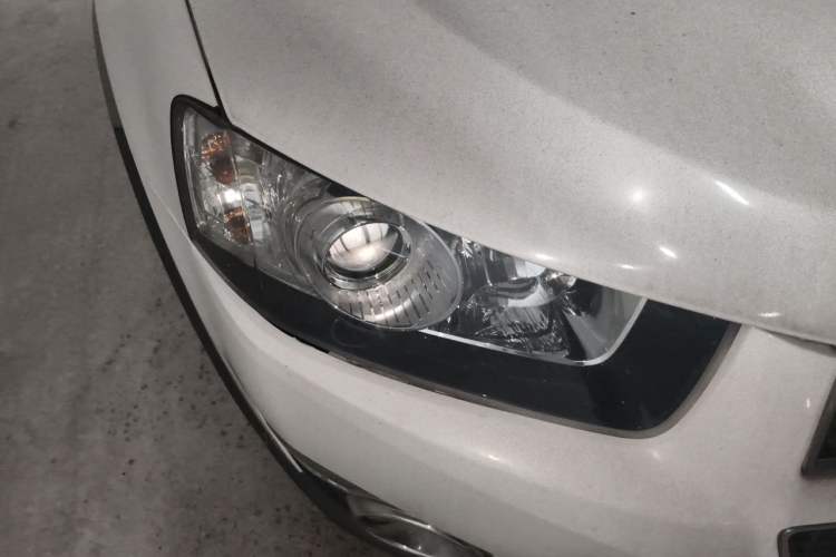 Used Chevrolet Captiva 2014 2.4L Two-Wheel Drive Urban Version 7 Seats Right Front Headlight