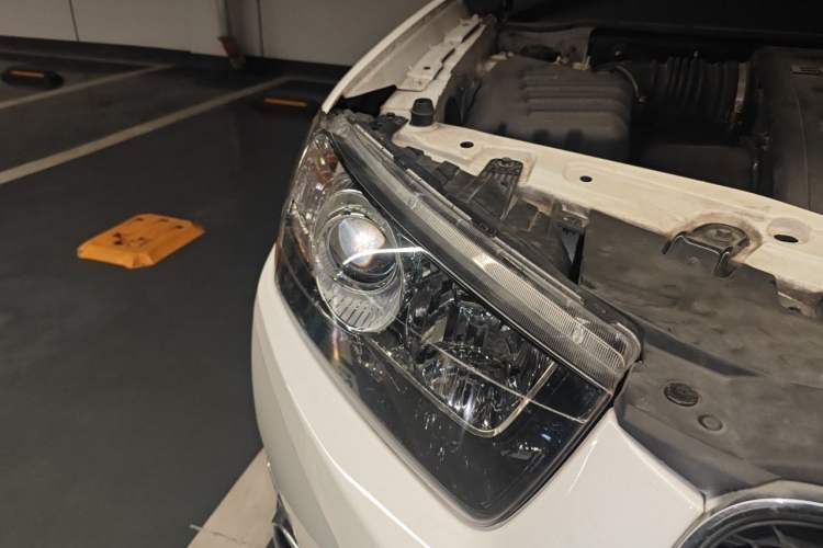Used Chevrolet Captiva 2014 2.4L 4x4 Flagship Edition 7 Seats Right Front Headlight