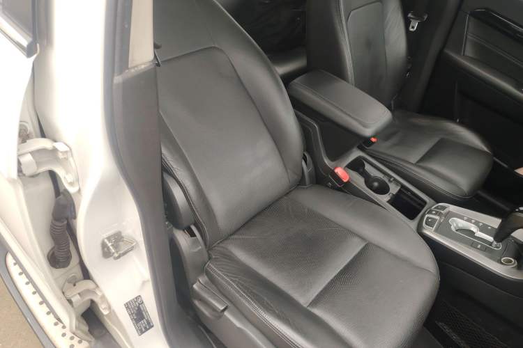 Used Chevrolet Captiva 2014 2.4L 4x4 Flagship Edition 7 Seats Right Front Seat
