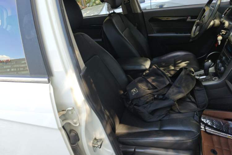 Used Chevrolet Captiva 2014 2.4L Two-Wheel Drive Urban Version 7 Seats Right Front Seat