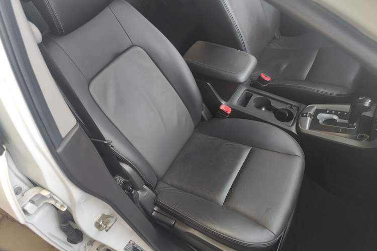 Used Chevrolet Captiva 2014 2.4L Two-Wheel Drive Urban Version 7 Seats Right Front Seat