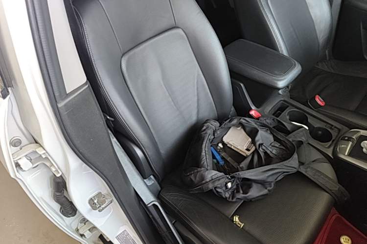 Used Chevrolet Captiva 2014 2.4L Two-Wheel Drive Urban Version 7 Seats Right Front Seat