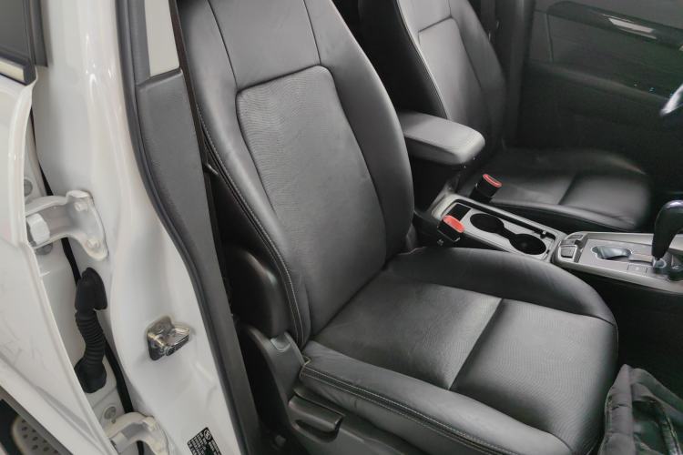 Used Chevrolet Captiva 2014 2.4L 4x4 Flagship Edition 7 Seats Right Front Seat