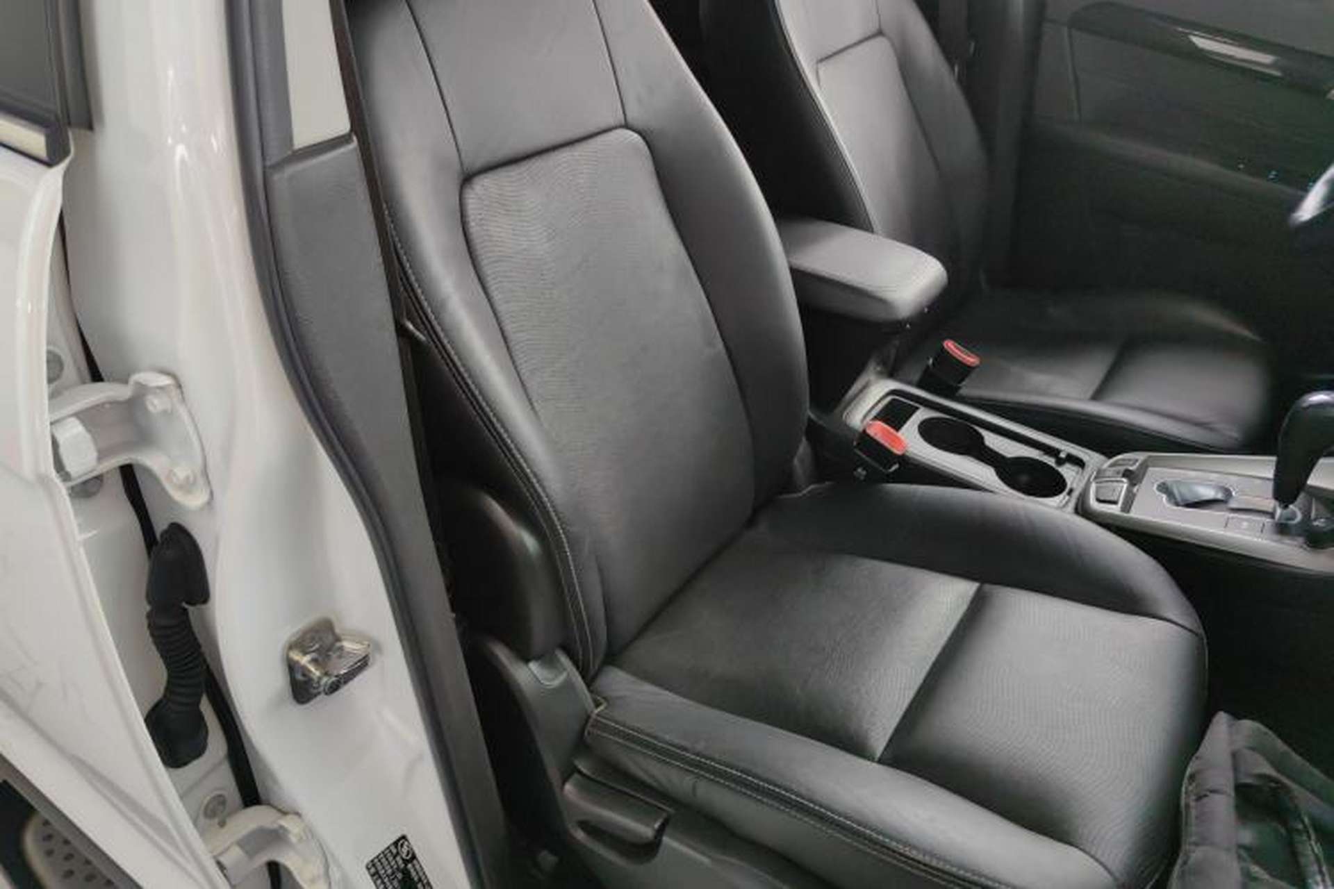 Used Chevrolet Captiva 2014 2.4L 4x4 Flagship Edition 7 Seats Right Front Seat
