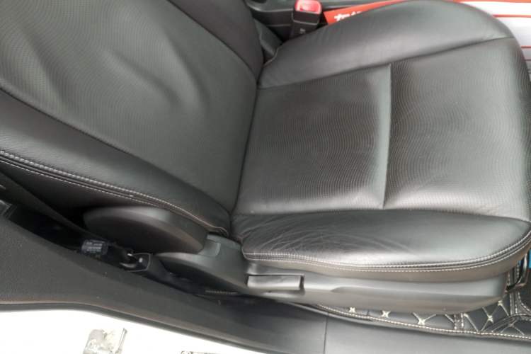 Used Chevrolet Captiva 2014 2.4L 4x4 Flagship Edition 7 Seats Right Front Seat