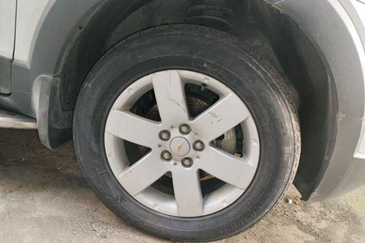 Used Chevrolet Captiva 2014 2.4L Two-Wheel Drive Urban Version 7 Seats Right Front Wheel Hub