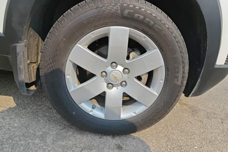 Used Chevrolet Captiva 2014 2.4L Two-Wheel Drive Urban Version 7 Seats Right Front Wheel Hub