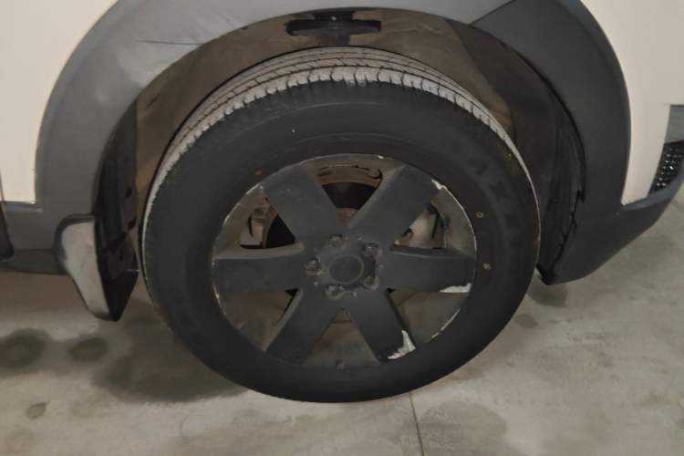Used Chevrolet Captiva 2014 2.4L Two-Wheel Drive Urban Version 7 Seats Right Front Wheel Hub