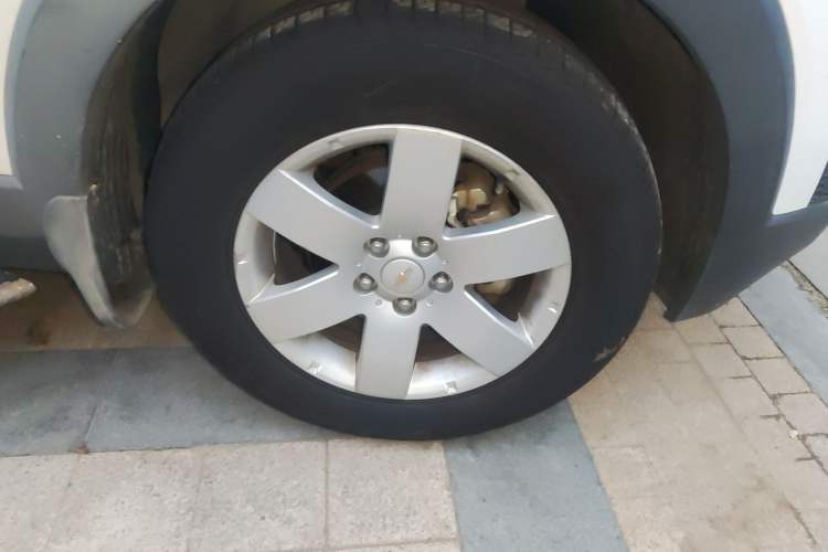 Used Chevrolet Captiva 2014 2.4L Two-Wheel Drive City Edition 5 Seats Right Front Wheel Hub