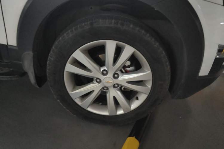 Used Chevrolet Captiva 2014 2.4L 4x4 Flagship Edition 7 Seats Right Front Wheel Hub