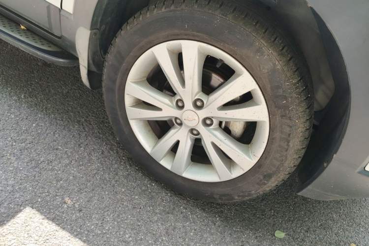 Used Chevrolet Captiva 2014 2.4L 4x4 Flagship Edition 7 Seats Right Front Wheel Hub