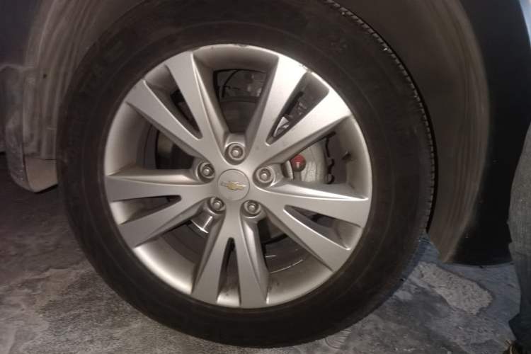 Used Chevrolet Captiva 2014 2.4L 4x4 Flagship Edition 7 Seats Right Front Wheel Hub