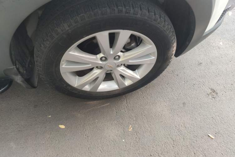 Used Chevrolet Captiva 2014 2.4L 4x4 Flagship Edition 7 Seats Right Front Wheel Hub
