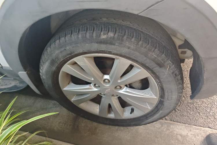 Used Chevrolet Captiva 2014 2.4L 4x4 Flagship Edition 7 Seats Right Front Wheel Hub