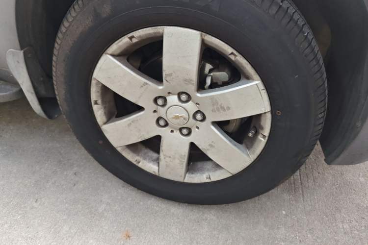 Used Chevrolet Captiva 2014 2.4L Two-Wheel Drive Urban Version 7 Seats Right Front Wheel Hub