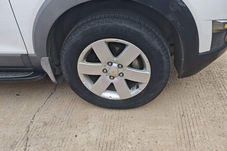 Used Chevrolet Captiva 2014 2.4L Two-Wheel Drive Urban Version 7 Seats Right Front Wheel Hub