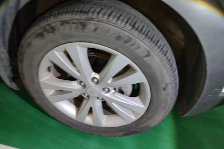 Used Chevrolet Captiva 2014 2.4L 4x4 Flagship Edition 7 Seats Right Front Wheel Hub