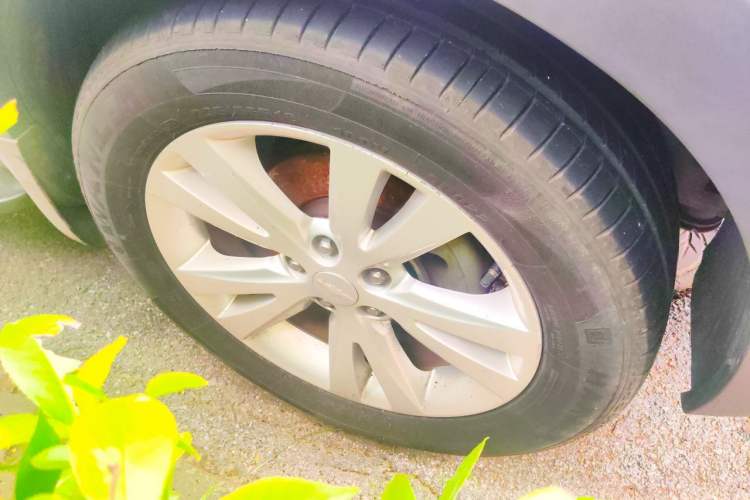 Used Chevrolet Captiva 2014 2.4L 4x4 Flagship Edition 7 Seats Right Front Wheel Hub