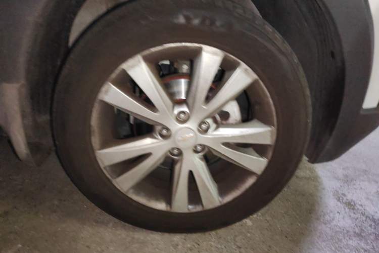 Used Chevrolet Captiva 2014 2.4L 4x4 Flagship Edition 7 Seats Right Front Wheel Hub