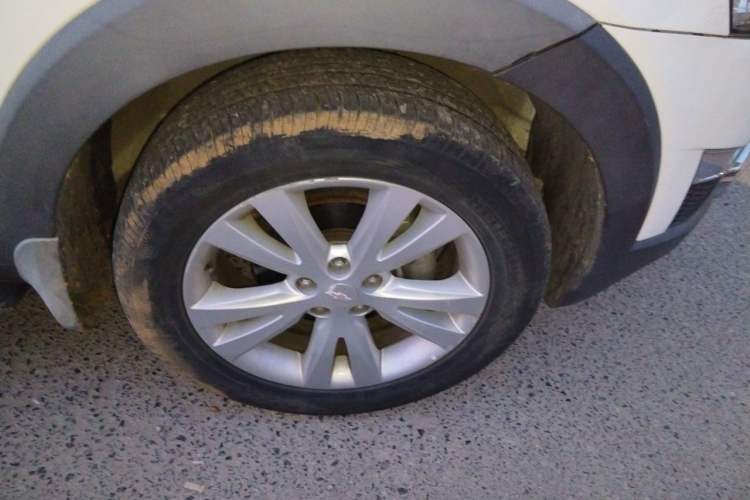 Used Chevrolet Captiva 2014 2.4L 4x4 Flagship Edition 7 Seats Right Front Wheel Hub
