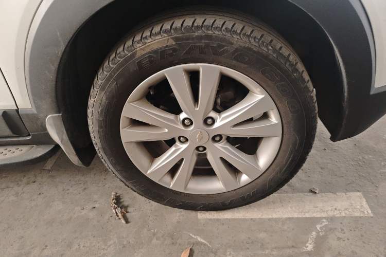 Used Chevrolet Captiva 2014 2.4L 4x4 Flagship Edition 7 Seats Right Front Wheel Hub