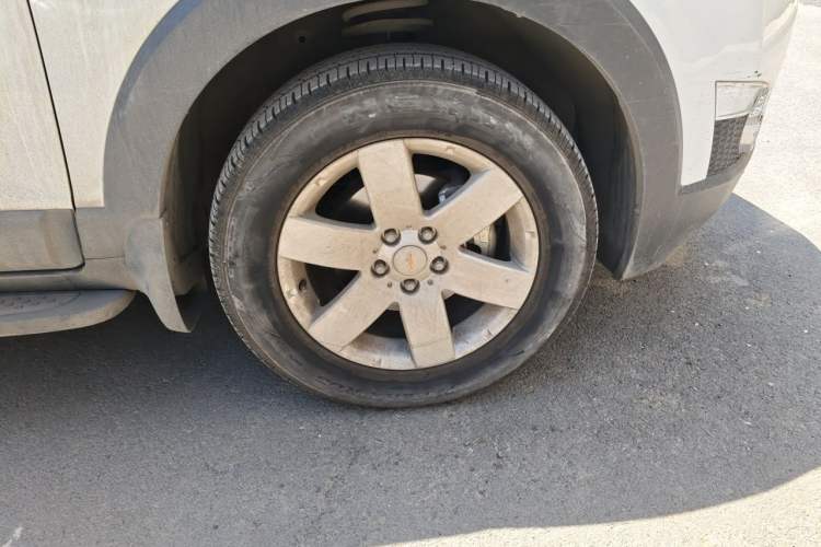 Used Chevrolet Captiva 2014 2.4L Two-Wheel Drive Urban Version 7 Seats Right Front Wheel Hub