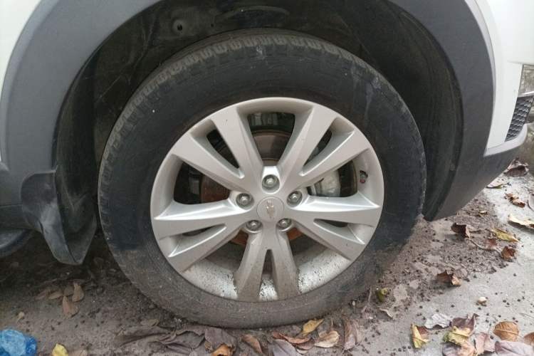 Used Chevrolet Captiva 2014 2.4L 4x4 Flagship Edition 7 Seats Right Front Wheel Hub