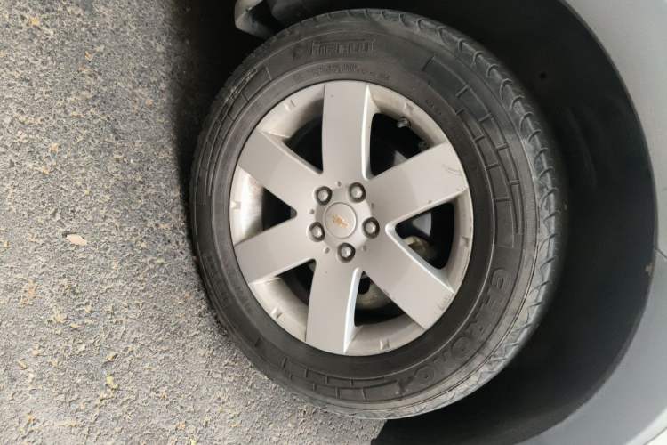 Used Chevrolet Captiva 2014 2.4L Two-Wheel Drive Urban Version 7 Seats Right Front Wheel Hub
