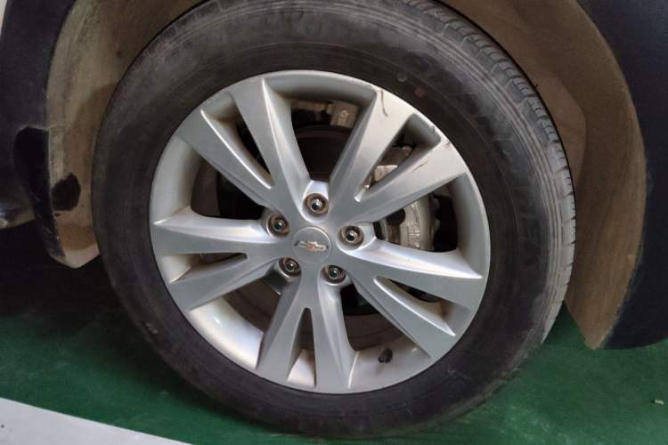 Used Chevrolet Captiva 2014 2.4L 4x4 Flagship Edition 7 Seats Right Front Wheel Hub