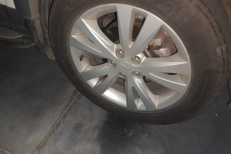 Used Chevrolet Captiva 2014 2.4L 4x4 Flagship Edition 7 Seats Right Front Wheel Hub