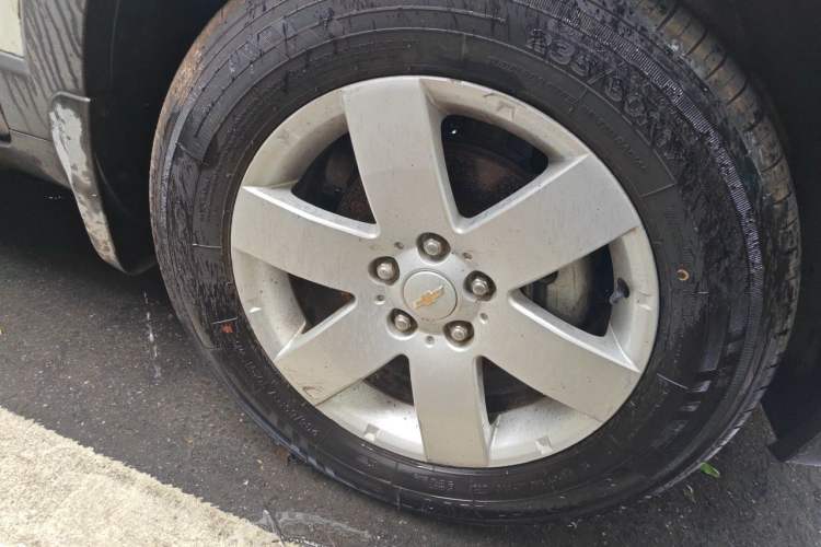 Used Chevrolet Captiva 2014 2.4L Two-Wheel Drive Urban Version 7 Seats Right Front Wheel Hub