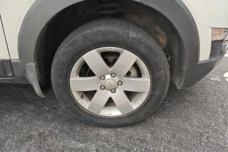 Used Chevrolet Captiva 2014 2.4L Two-Wheel Drive Urban Version 7 Seats Right Front Wheel Hub