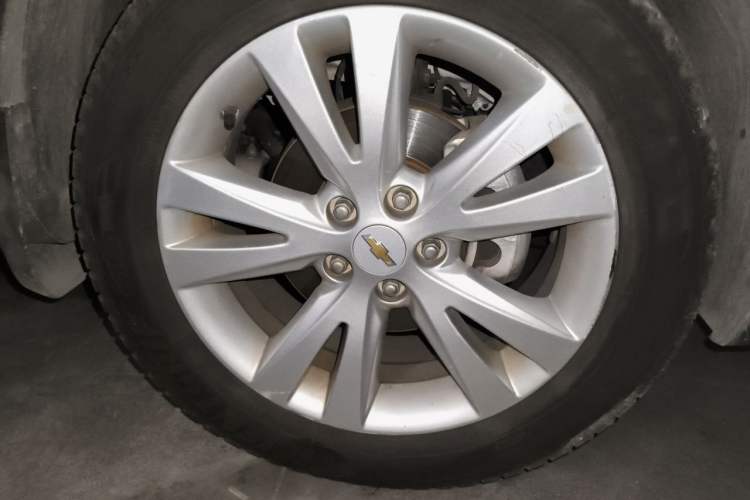Used Chevrolet Captiva 2014 2.4L 4x4 Flagship Edition 7 Seats Right Front Wheel Hub