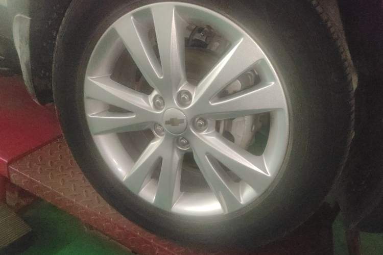 Used Chevrolet Captiva 2014 2.4L 4x4 Flagship Edition 7 Seats Right Front Wheel Hub