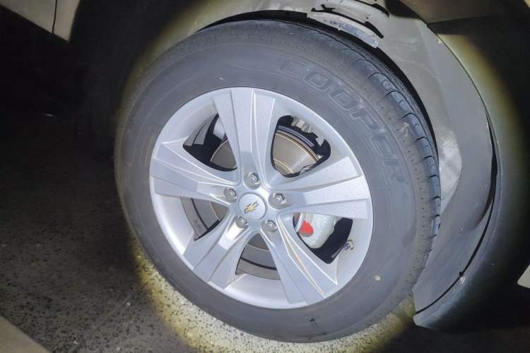 Used Chevrolet Captiva 2014 2.4L 4x4 Flagship Edition 7 Seats Right Front Wheel Hub