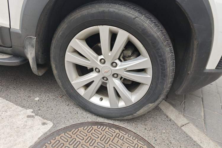 Used Chevrolet Captiva 2014 2.4L 4x4 Flagship Edition 7 Seats Right Front Wheel Hub