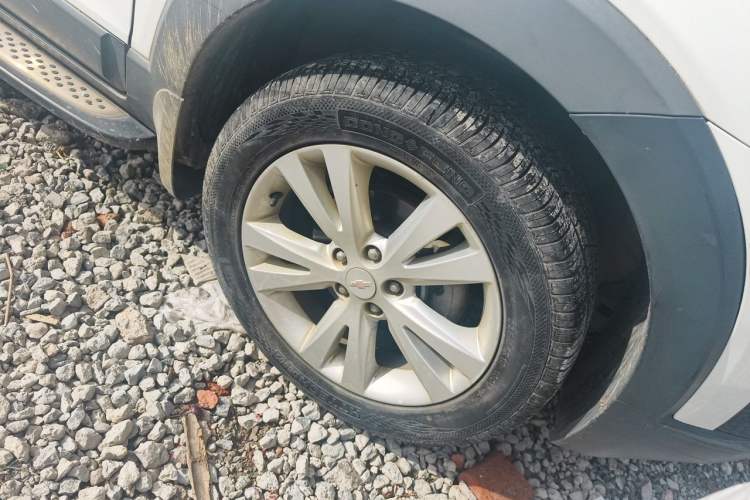 Used Chevrolet Captiva 2014 2.4L Two-Wheel Drive Urban Version 7 Seats Right Front Wheel Hub