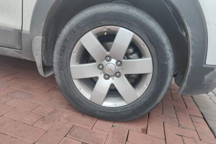 Used Chevrolet Captiva 2014 2.4L Two-Wheel Drive Urban Version 7 Seats Right Front Wheel Hub