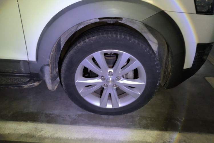 Used Chevrolet Captiva 2014 2.4L 4x4 Flagship Edition 7 Seats Right Front Wheel Hub