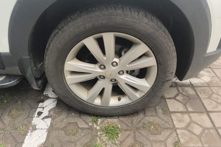 Used Chevrolet Captiva 2014 2.4L 4x4 Flagship Edition 7 Seats Right Front Wheel Hub