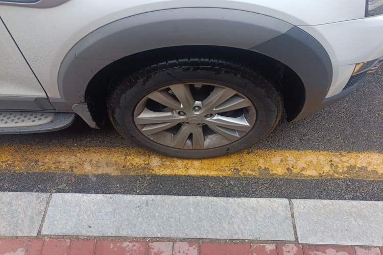 Used Chevrolet Captiva 2014 2.4L 4x4 Flagship Edition 7 Seats Right Front Wheel Hub