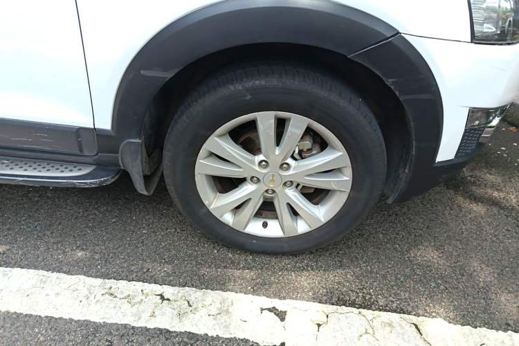 Used Chevrolet Captiva 2014 2.4L 4x4 Flagship Edition 7 Seats Right Front Wheel Hub
