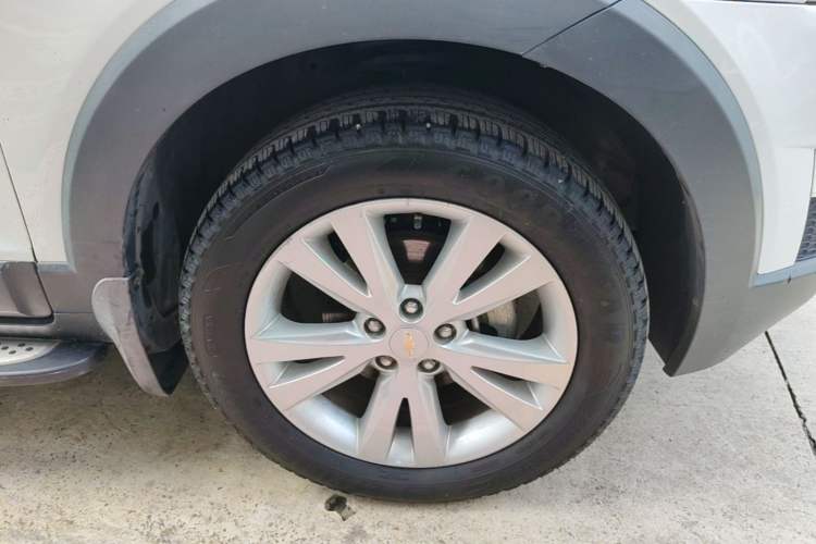 Used Chevrolet Captiva 2014 2.4L 4x4 Flagship Edition 7 Seats Right Front Wheel Hub