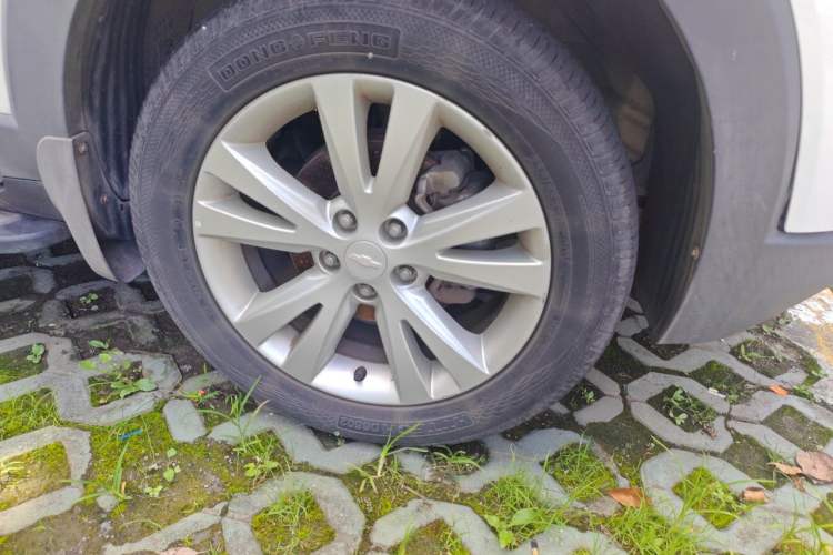 Used Chevrolet Captiva 2014 2.4L 4x4 Flagship Edition 7 Seats Right Front Wheel Hub